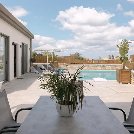 Halaro Holiday home *